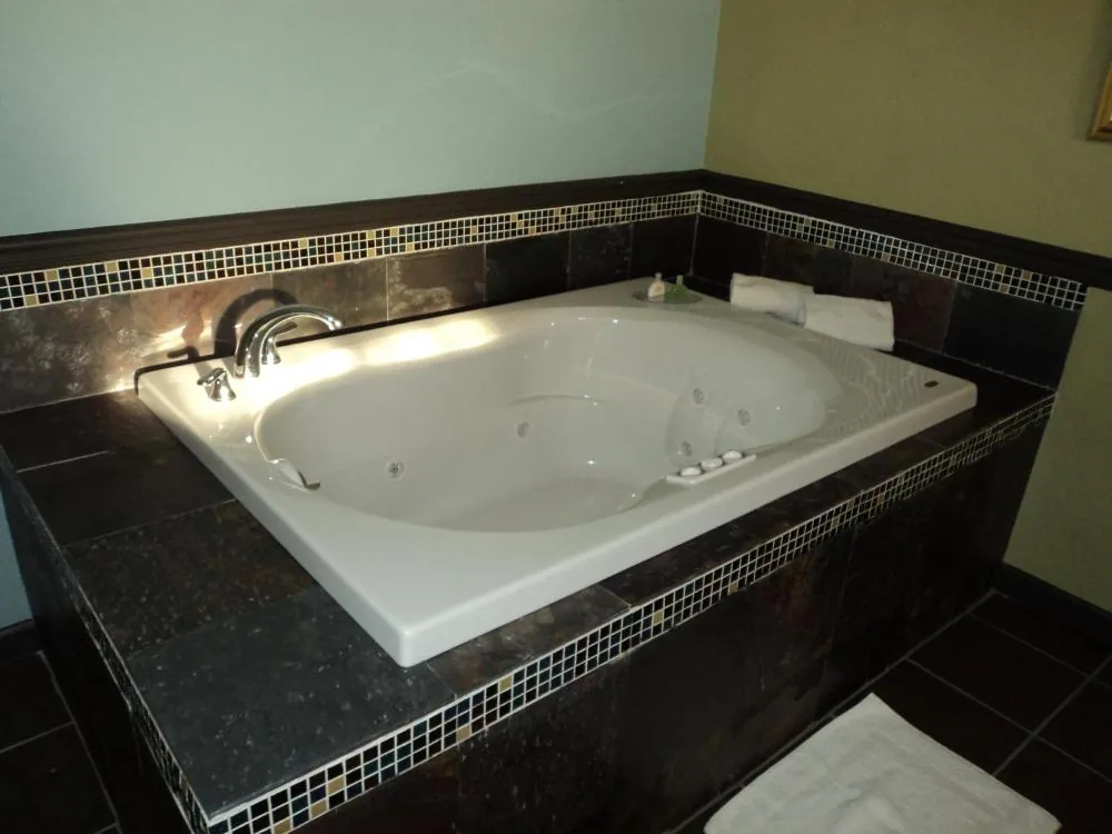 Araamda Inn, room with private jacuzzi, photo 1