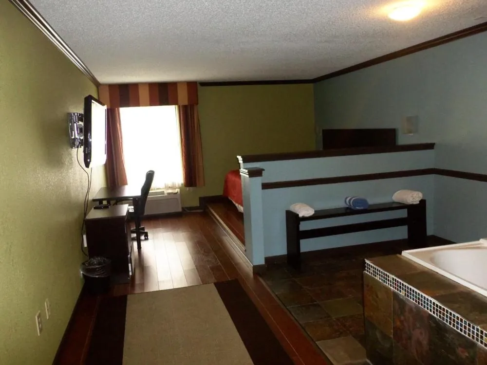 Araamda Inn, room with private jacuzzi, photo 4
