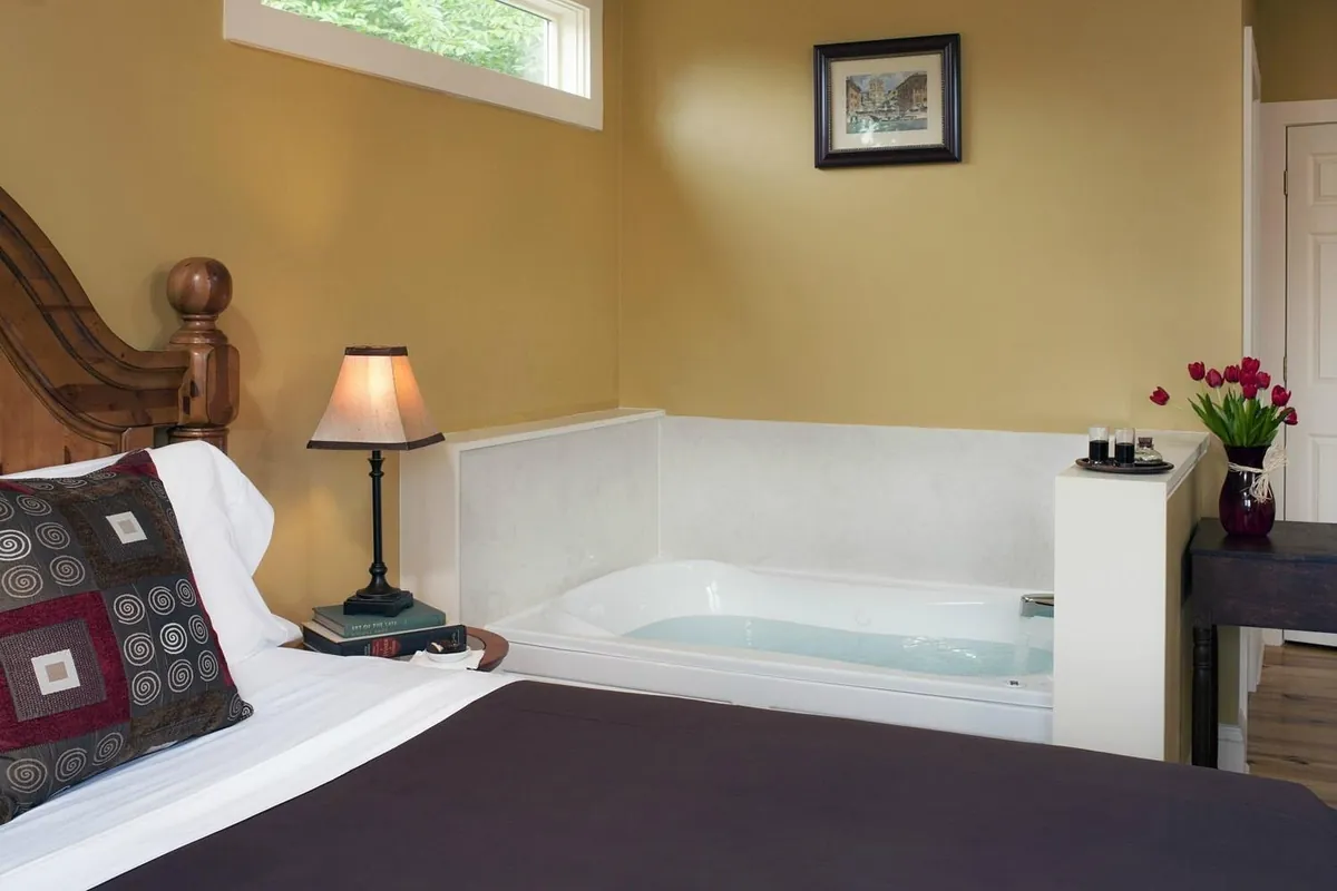 Arcady Vineyard Bed & Breakfast, room with private jacuzzi, photo 2