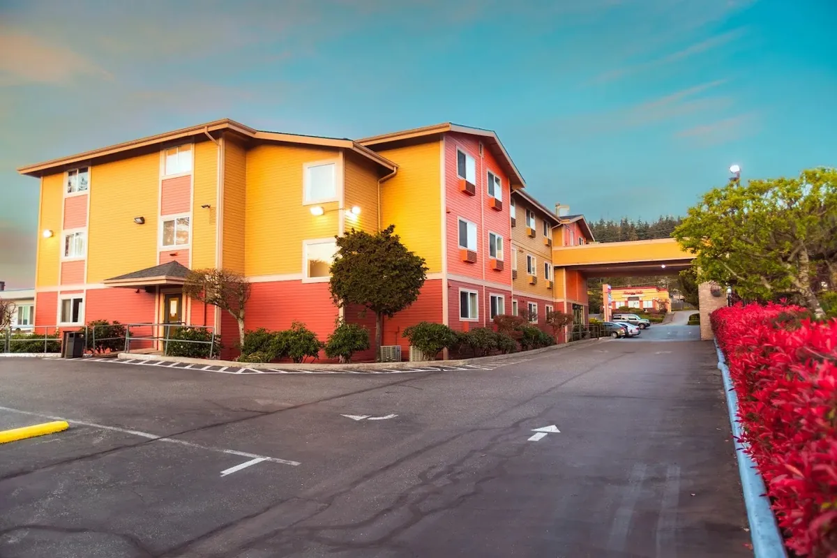 Bay City Inn, room with private jacuzzi, photo 4