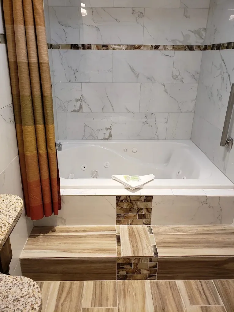 Cascade Lodge Boutique, room with private jacuzzi, photo 1