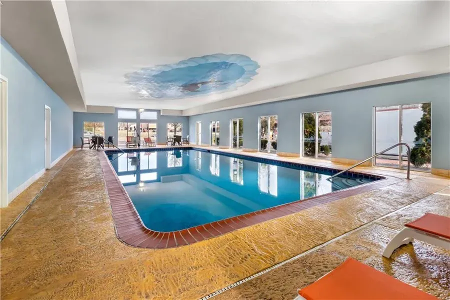 Comfort Suites Goodlettsville Rivergate, room with private jacuzzi, photo 4
