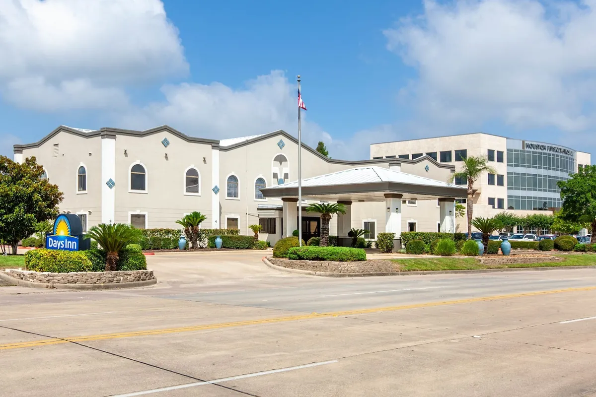 Days Inn and Suites Webster NASA-Clear Lake-Houston, room with private jacuzzi, photo 5