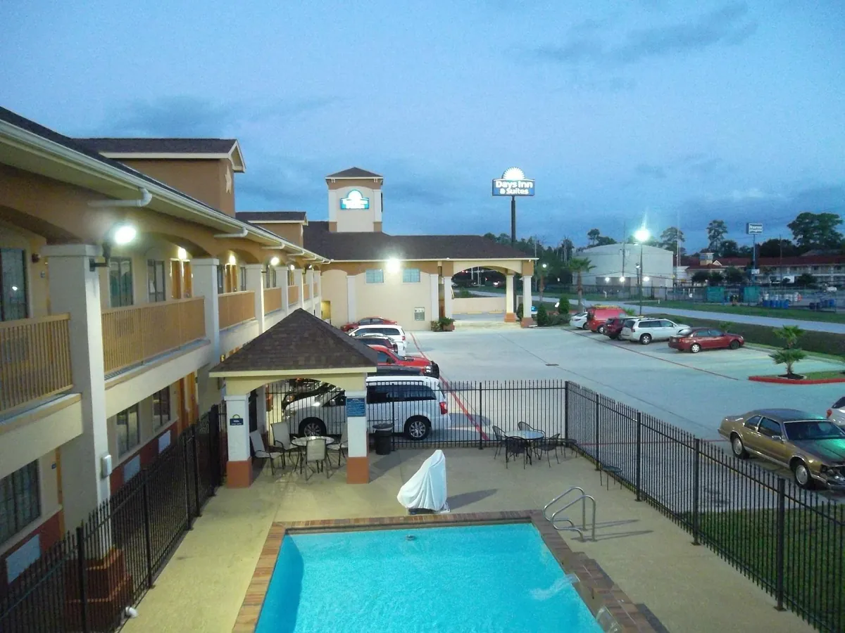 Days Inn Humble, room with private jacuzzi, photo 4