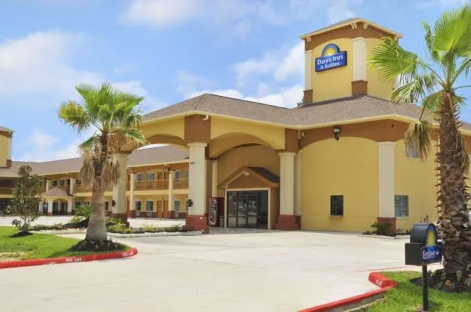 Days Inn Humble, room with private jacuzzi, photo 5