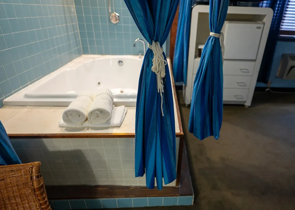 Don Q Inn, room with private jacuzzi, photo 1