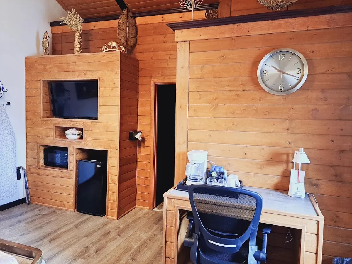 Dunes Motel, room with private jacuzzi, photo 3