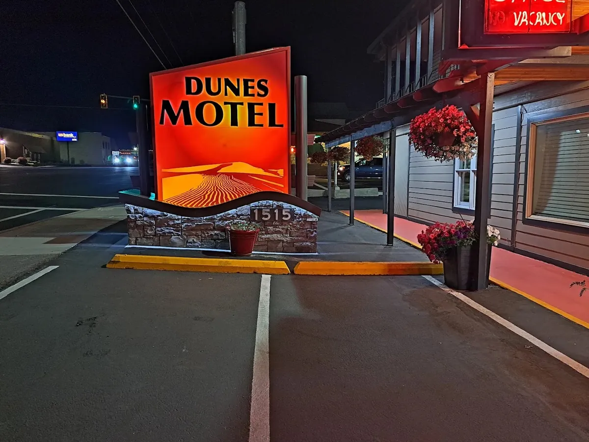 Dunes Motel, room with private jacuzzi, photo 4