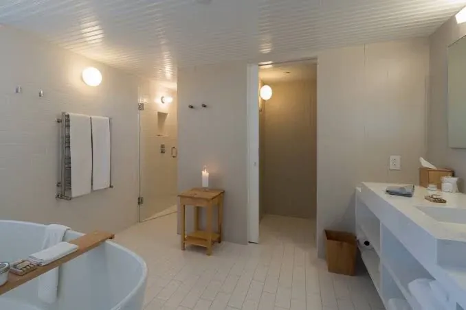 Fogo Island Inn, room with private jacuzzi, photo 1