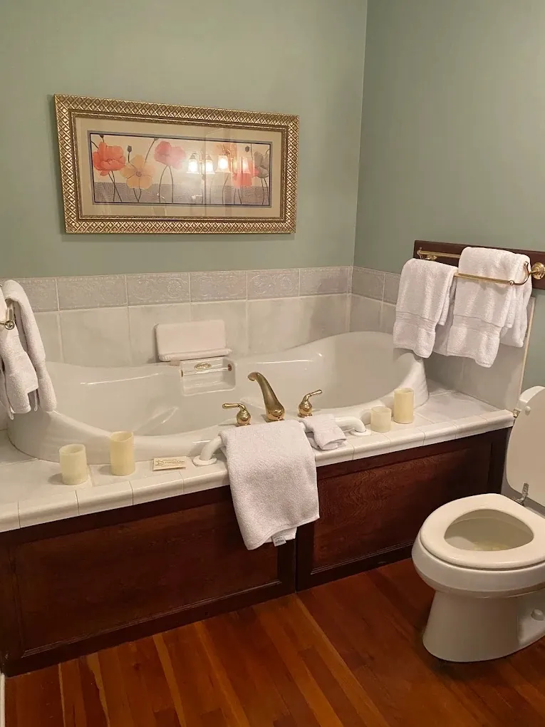 Foxfield Inn, room with private jacuzzi, photo 1