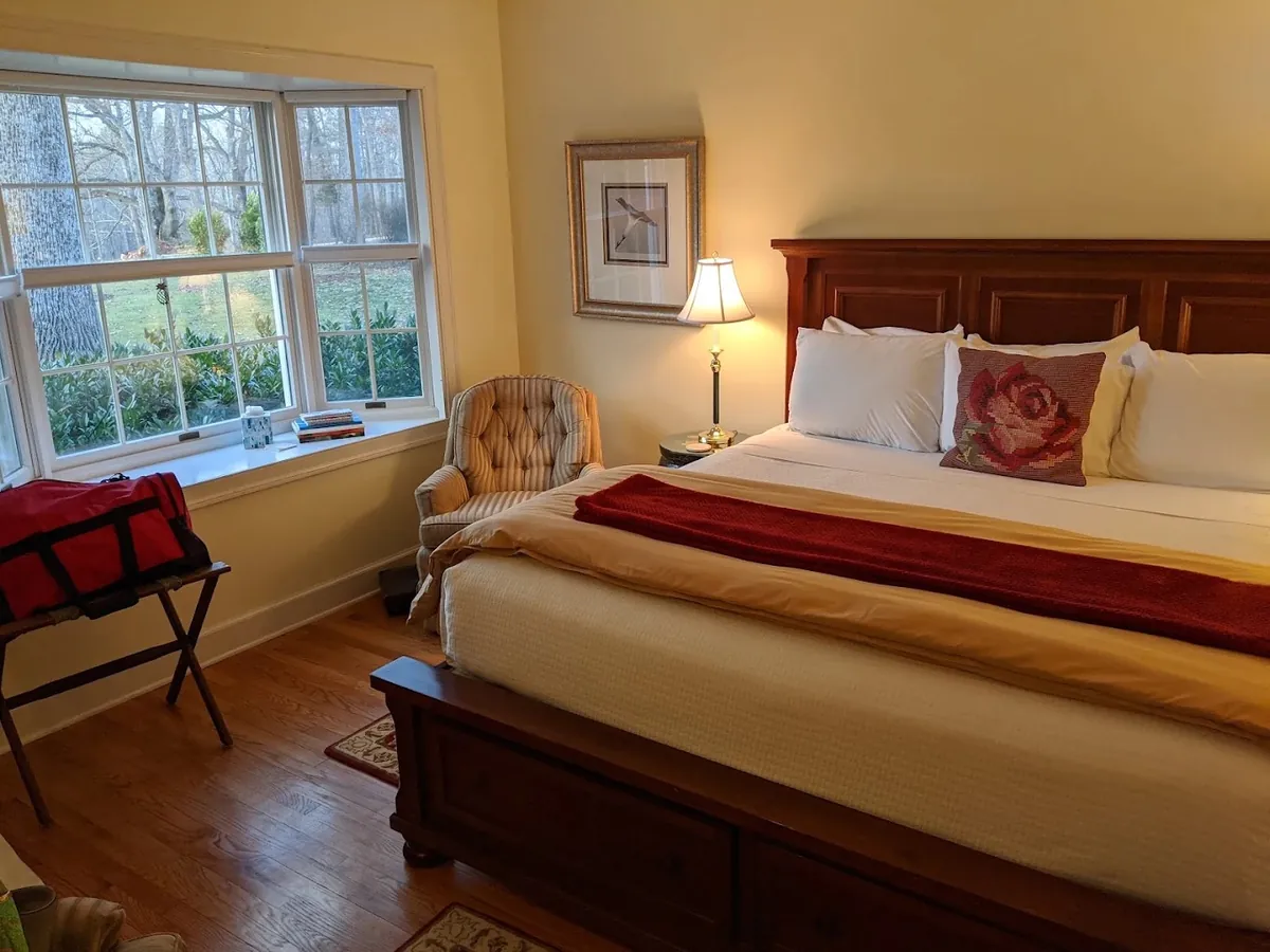 Foxfield Inn, room with private jacuzzi, photo 2
