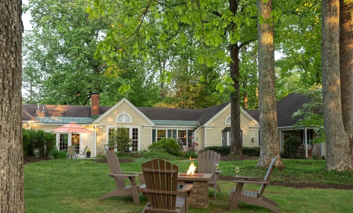 Foxfield Inn, room with private jacuzzi, photo 3