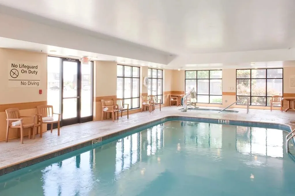 Hampton Inn & Suites Columbia at the University of Missouri, room with private jacuzzi, photo 3