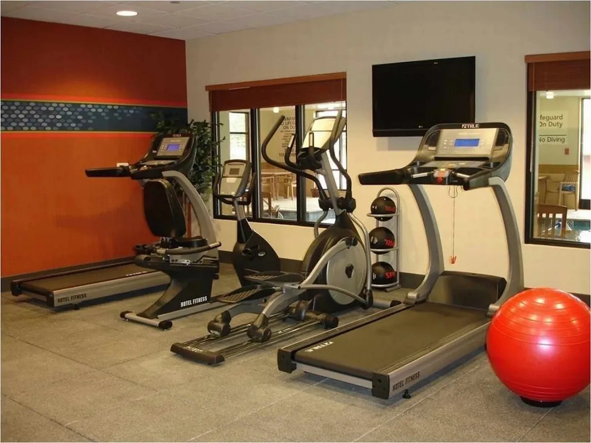 Hampton Inn & Suites Columbia at the University of Missouri, room with private jacuzzi, photo 4
