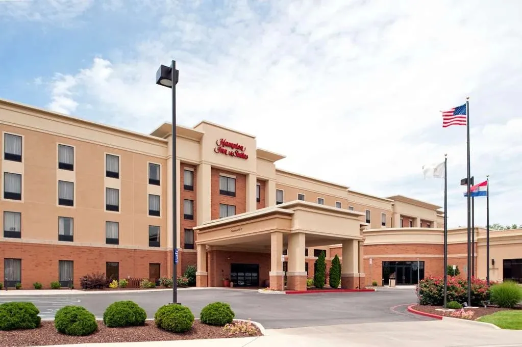 Hampton Inn & Suites Columbia at the University of Missouri, room with private jacuzzi, photo 5