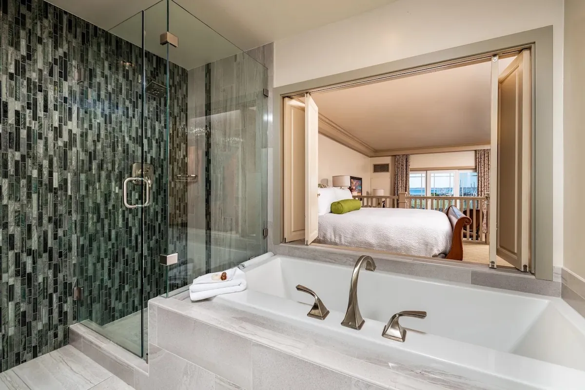 Hotel Bellwether, room with private jacuzzi, photo 1