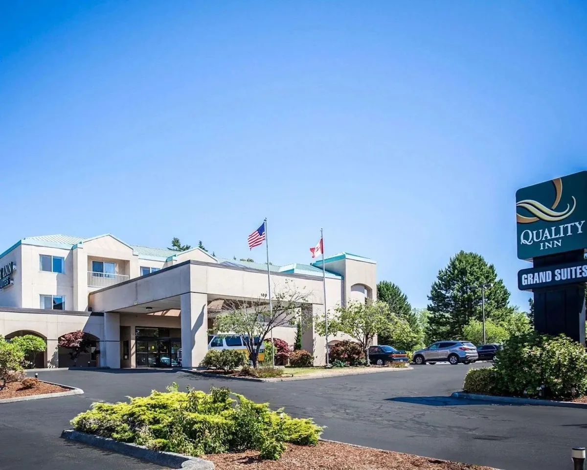 Quality Inn Grand Suites Bellingham, room with private jacuzzi, photo 5
