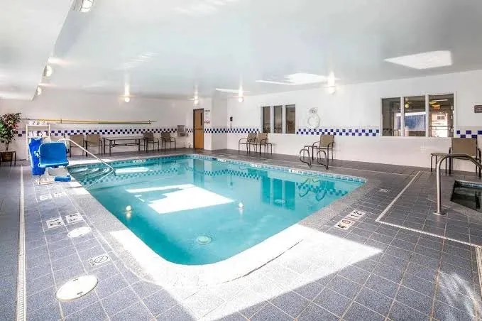 Quality Inn & Suites Missoula Westside, room with private jacuzzi, photo 4