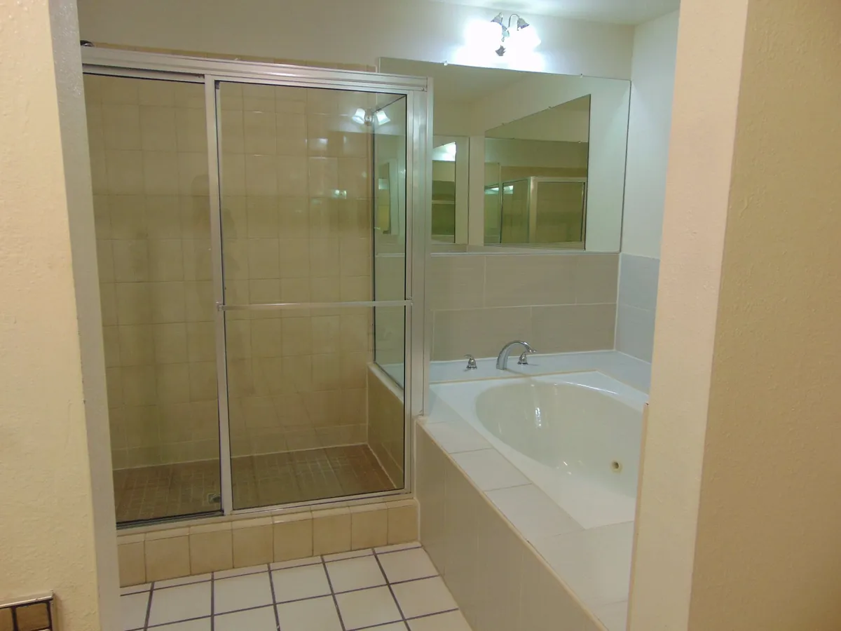 Redac Gateway Hotel, room with private jacuzzi, photo 2