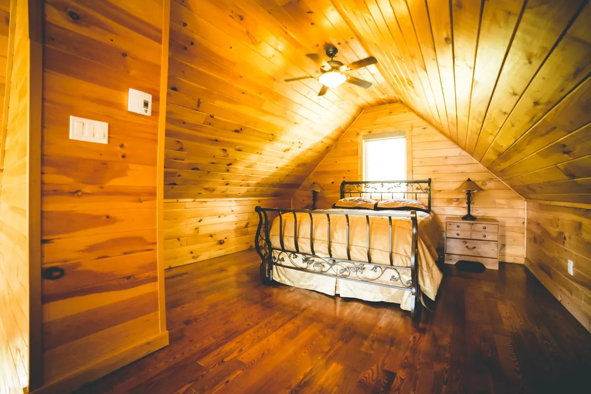 Riverfront Chalets, room with private jacuzzi, photo 4