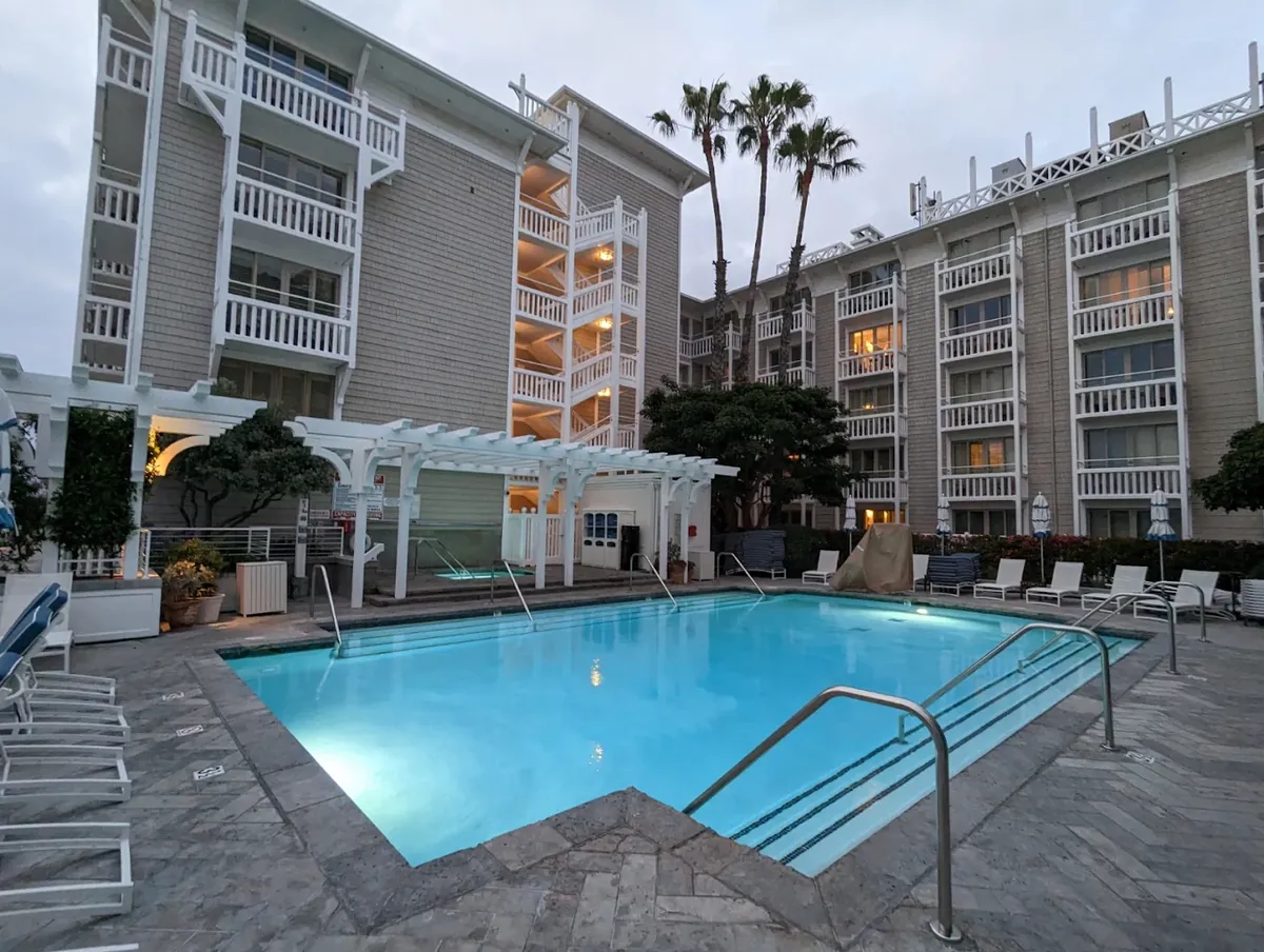 Shutters on the Beach, room with private jacuzzi, photo 3