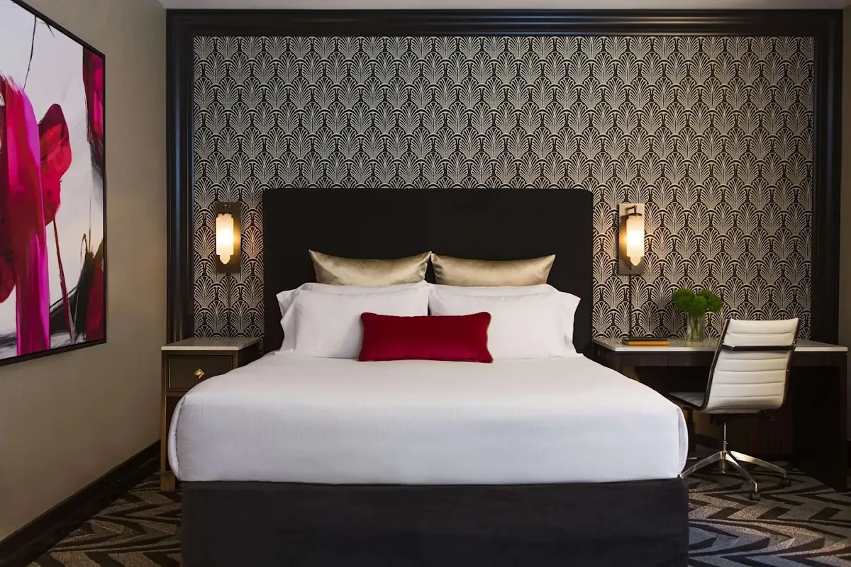 The Allegro Royal Sonesta Hotel Chicago Loop, room with private jacuzzi, photo 2