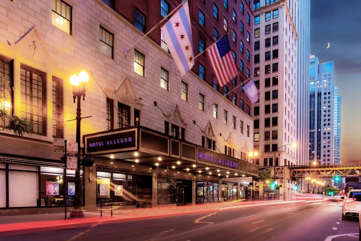 The Allegro Royal Sonesta Hotel Chicago Loop, room with private jacuzzi, photo 5