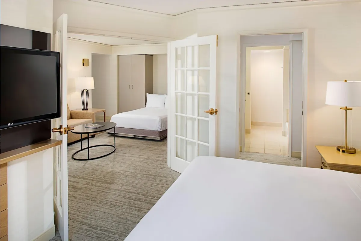 Wyndham Atlanta Perimeter, room with private jacuzzi, photo 2