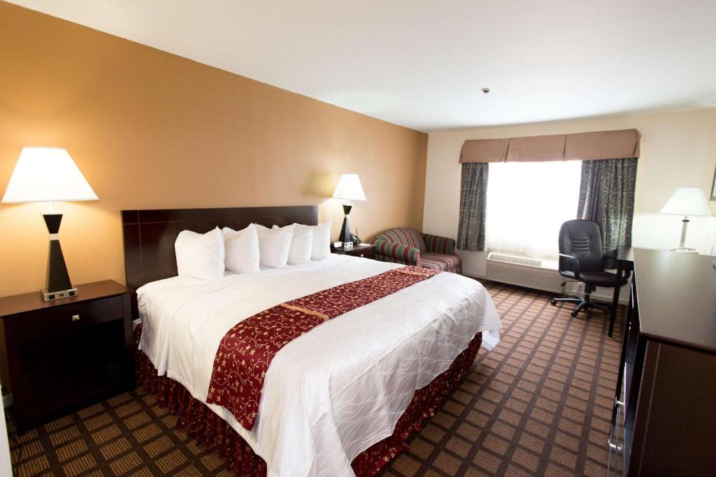 Best Western Plus Oakbrook Inn 3