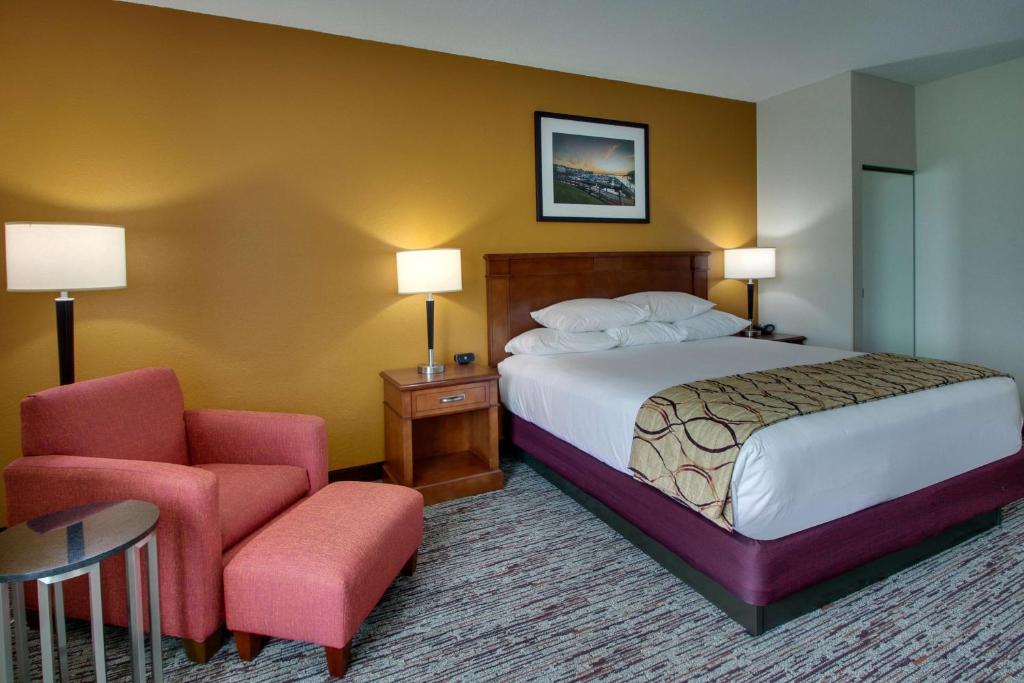 Drury Inn & Suites Charlotte Northlake 2
