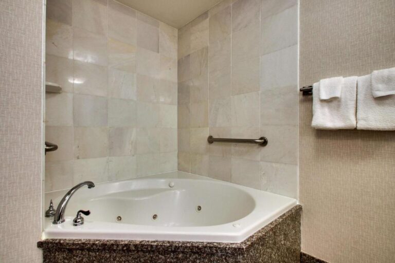 Drury Inn & Suites Charlotte Northlake