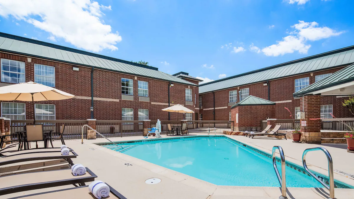 Best Western Plus Addison:Dallas Hotel pool
