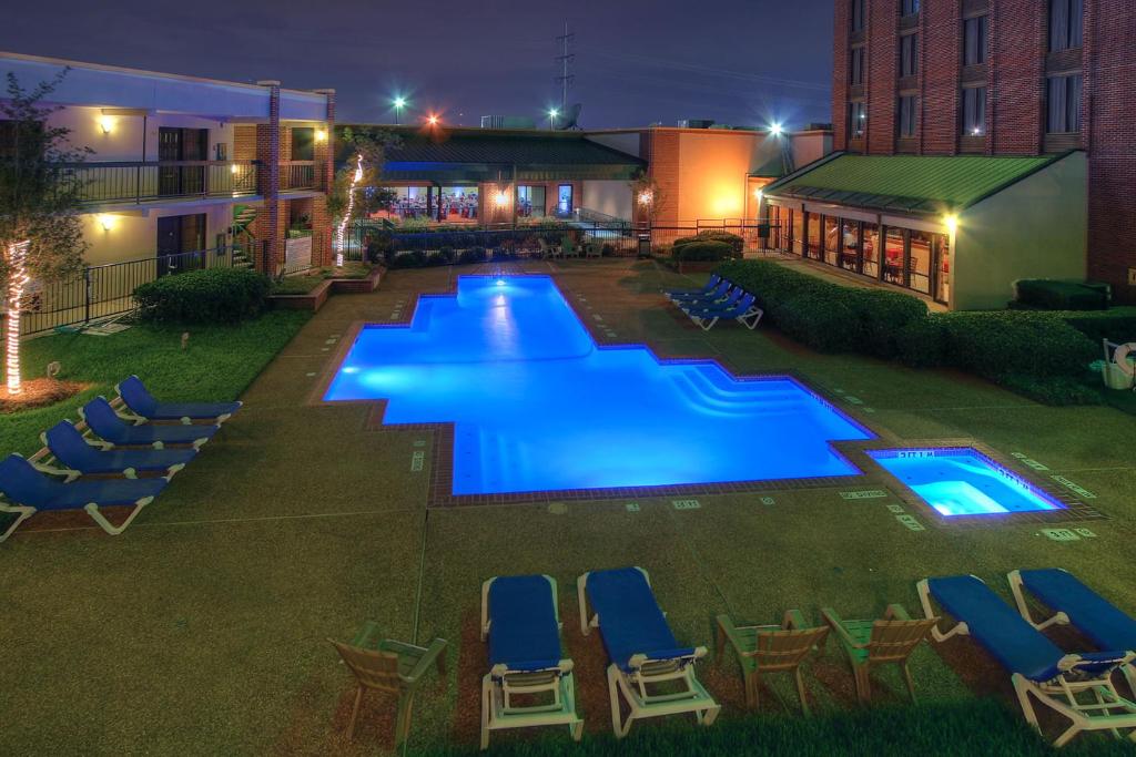MCM Elegante Hotel and Suites – Dallas 2