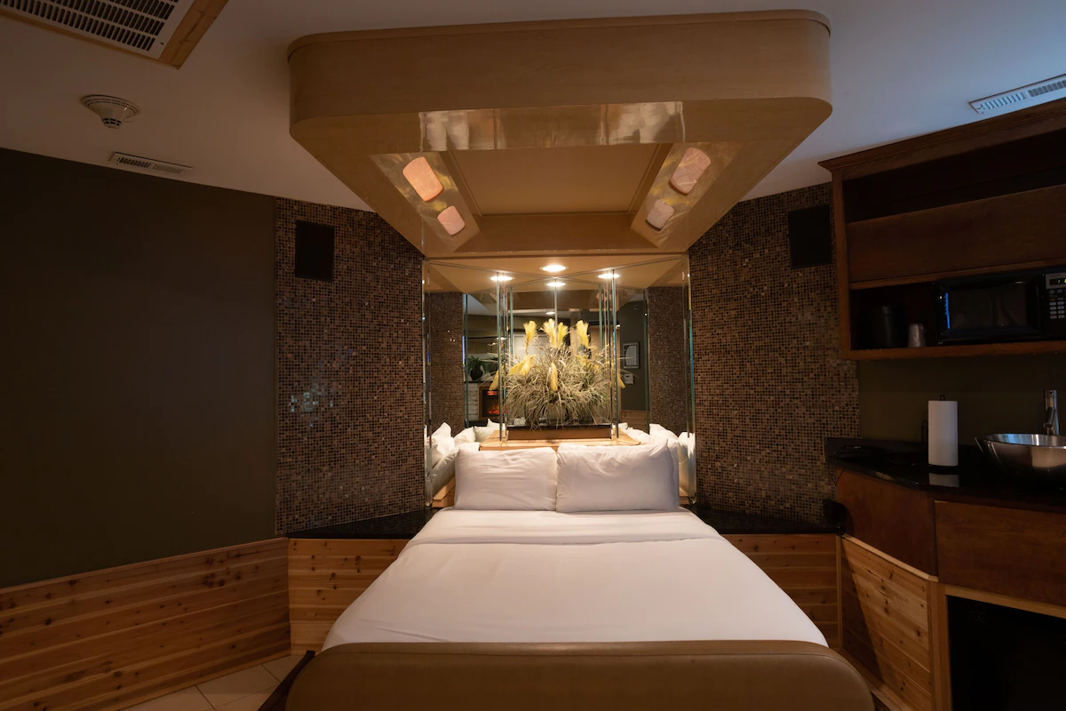 The Champagne Lodge & Luxury Suites 2