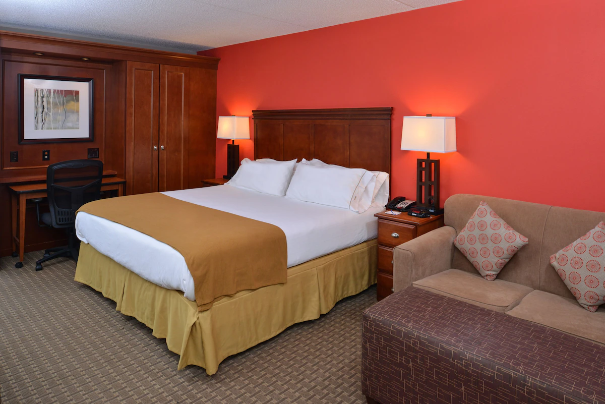 Holiday Inn Express Crestwood 2