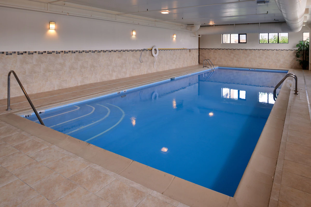 Holiday Inn Express Crestwood 3