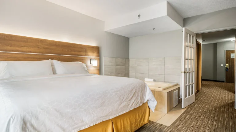 Holiday Inn Express & Suites Bad Axe, an IHG Hotel