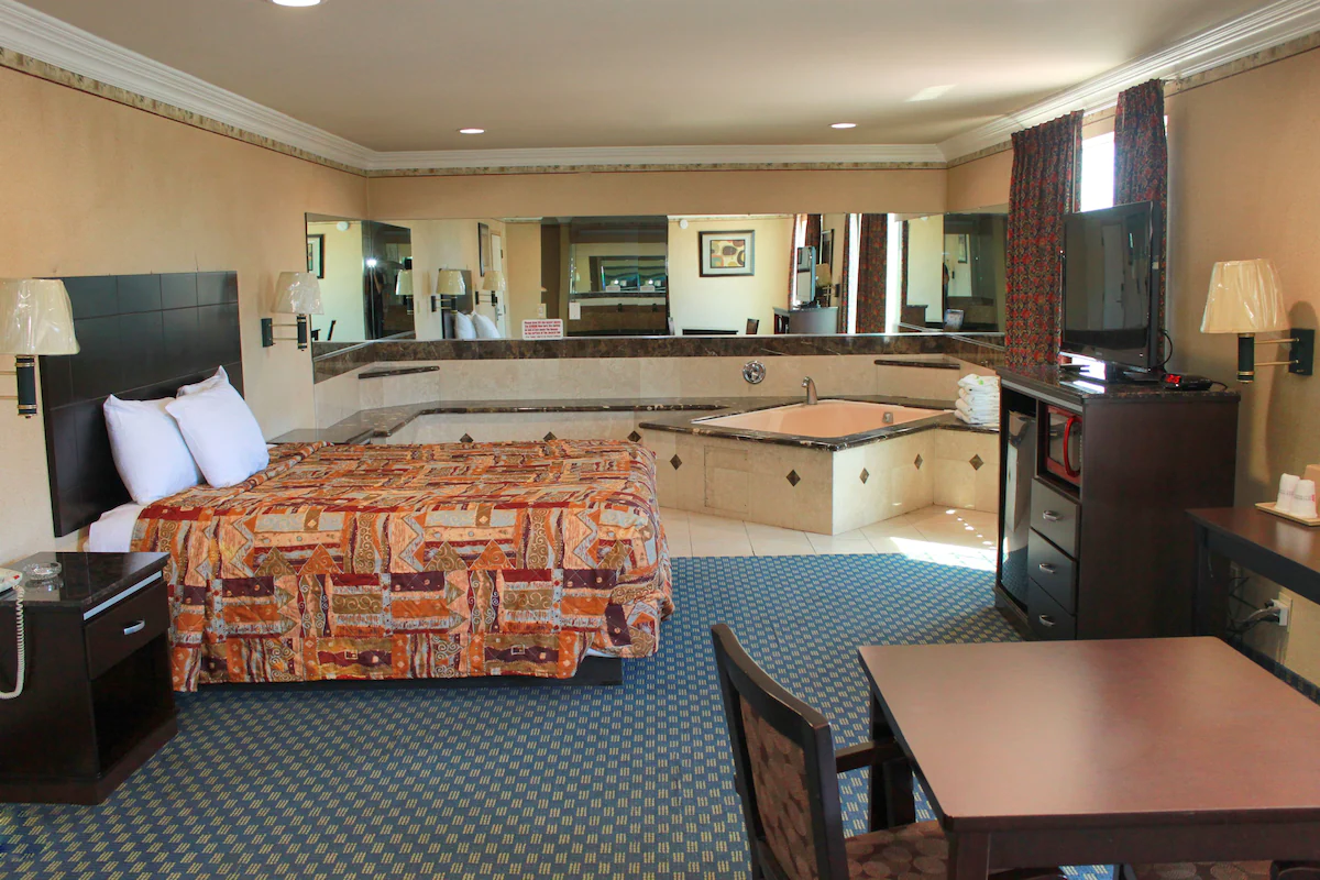 Crystal Inn Suites & Spas 2
