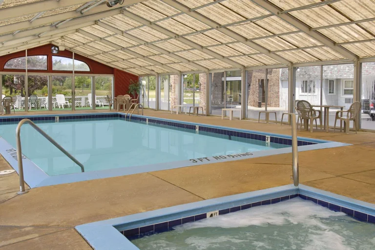 Days Inn by Wyndham Mackinaw City 3