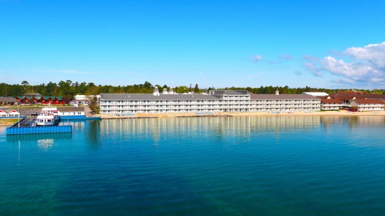 Hamilton Inn Select Beachfront 3