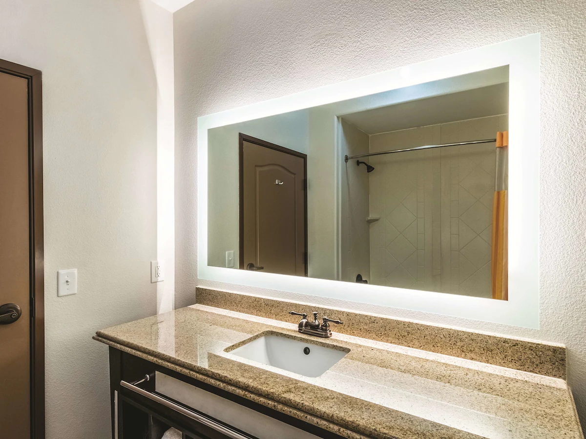 La Quinta Inn & Suites by Wyndham 3