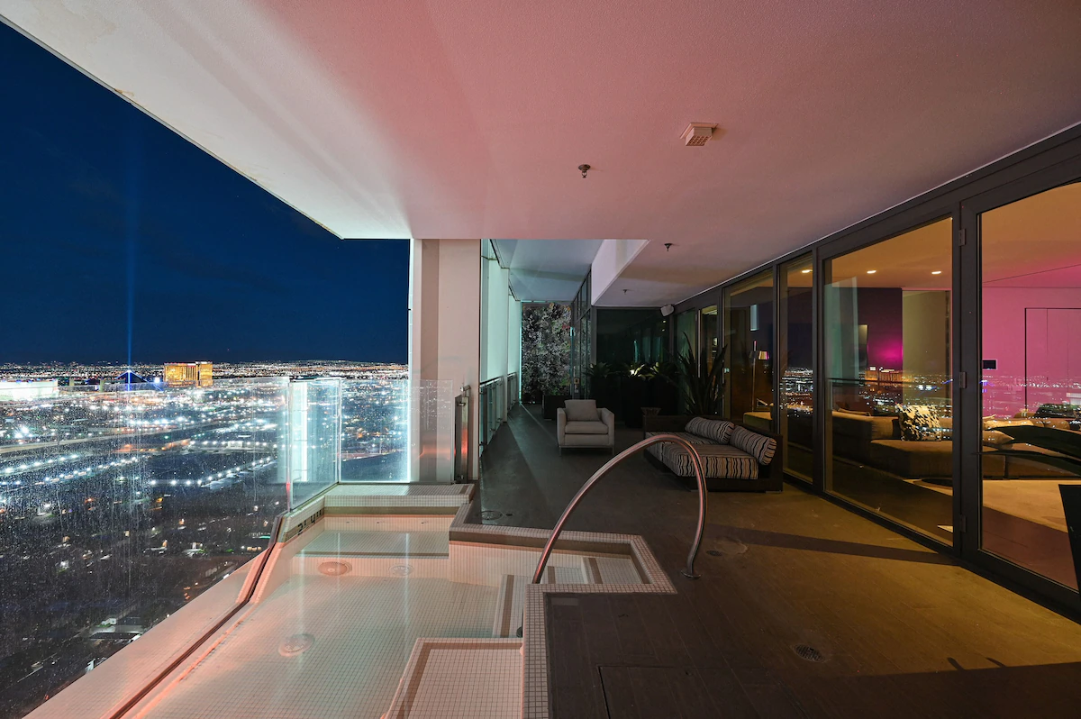 StripViewSuites at Palms Place 3