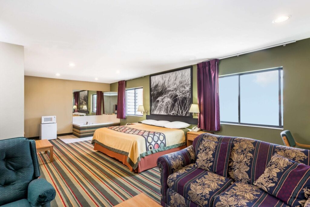 16 Romantic Hotels in St. Louis with Jacuzzi and Hot Tub in Room