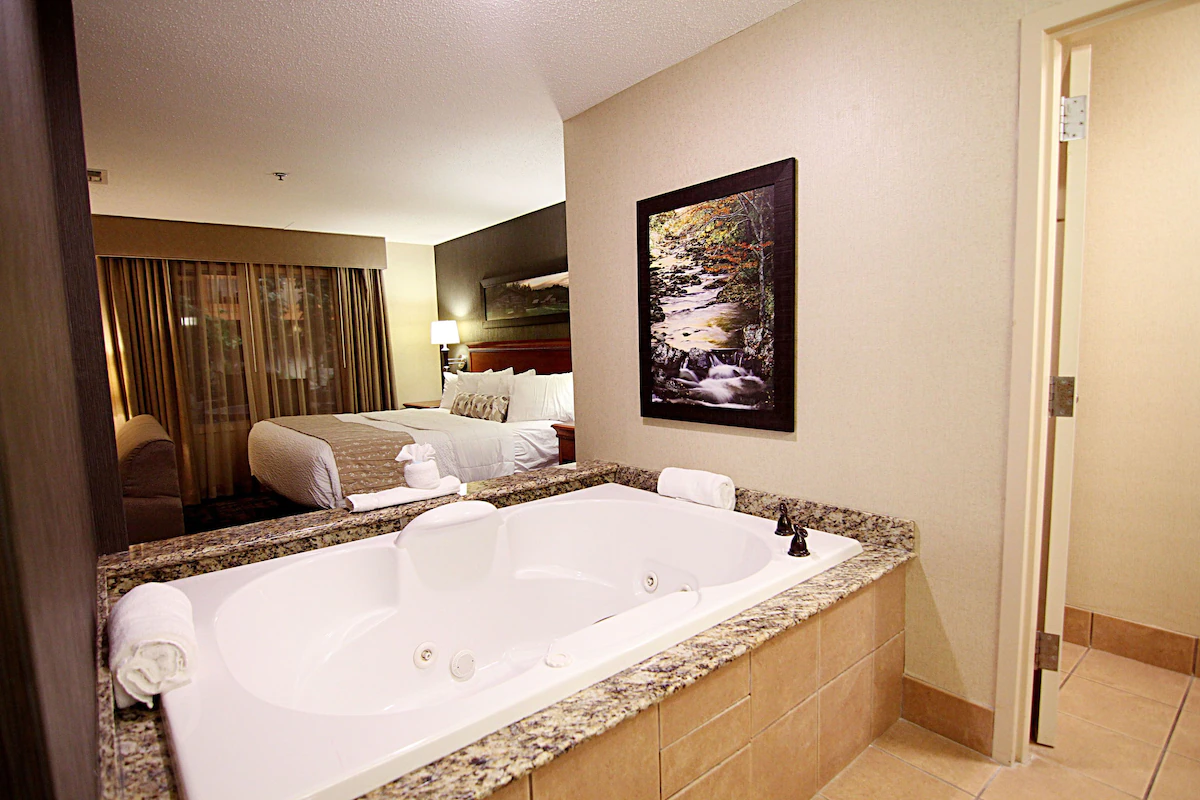 King Jacuzzi Suite | Monte Carlo Inn - Toronto Markham