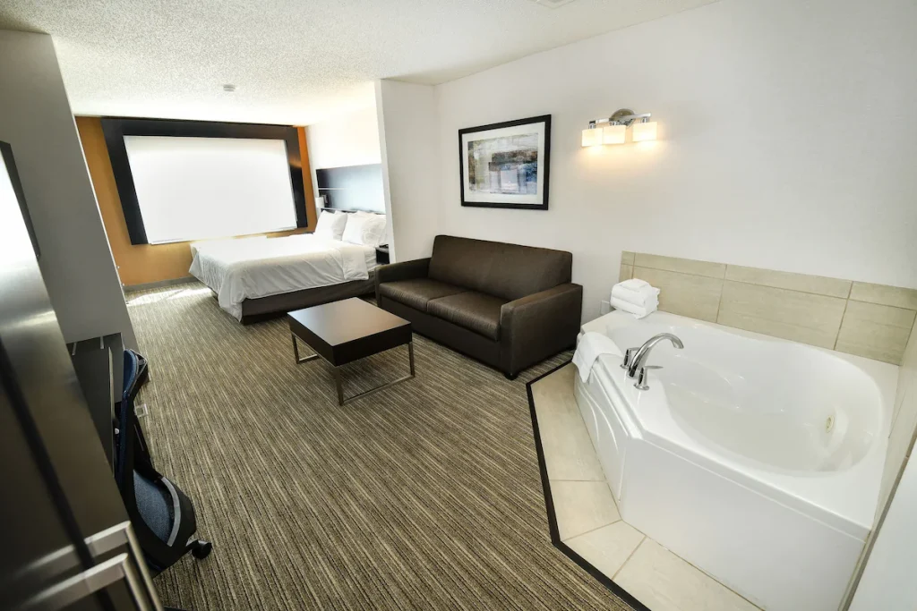Holiday Inn Express & Suites Grand Forks, an IHG Hotel