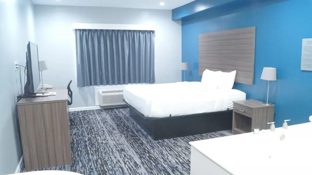 Magnolia Inn and Suites Olive Branch, room with private jacuzzi, photo 2