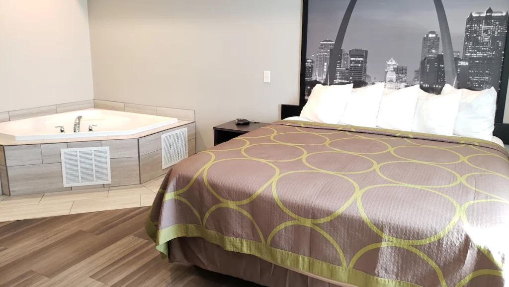 Super 8 by Wyndham St. Louis North