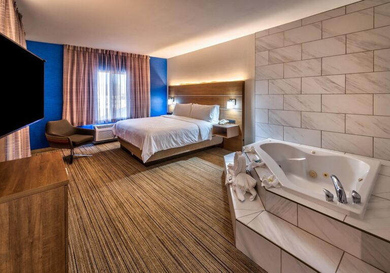 Holiday Inn Express & Suites Reno Airport, an IHG Hotel