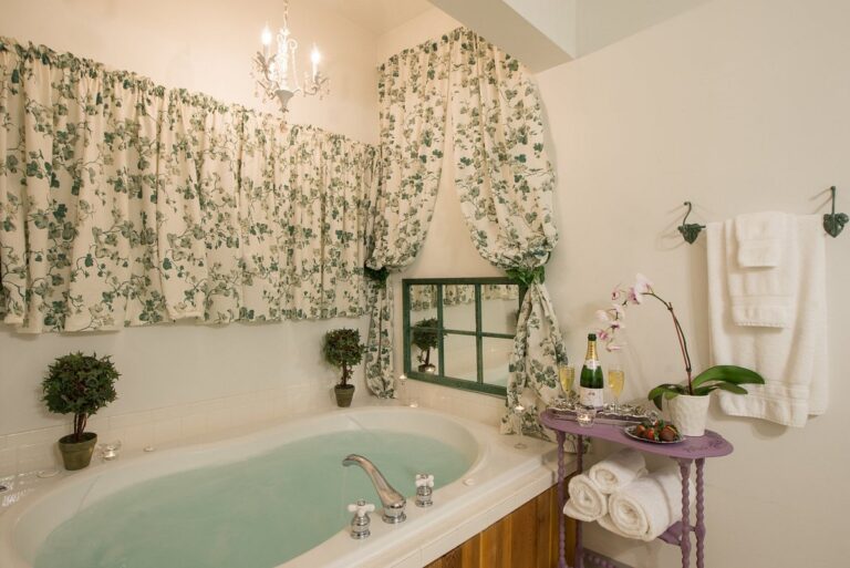 Sutherland House Victorian Bed & Breakfast