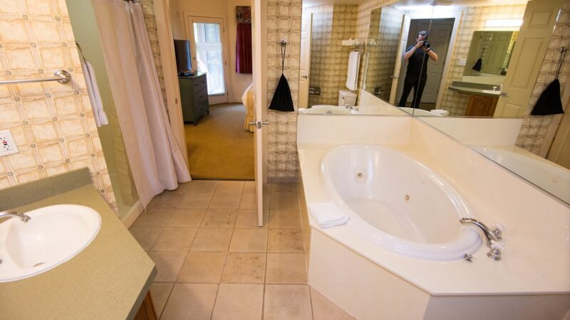 Bent Creek Golf Village - jacuzzi hotel room